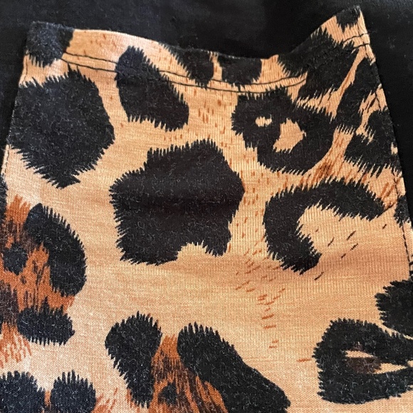 🆕 Women's Zenana Long Sleeve Black and Leopard Tunic Top - Size M - Picture 7 of 10